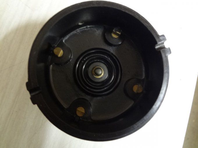 Tete de distribution ducellier  magnéto PHI 4 cyl