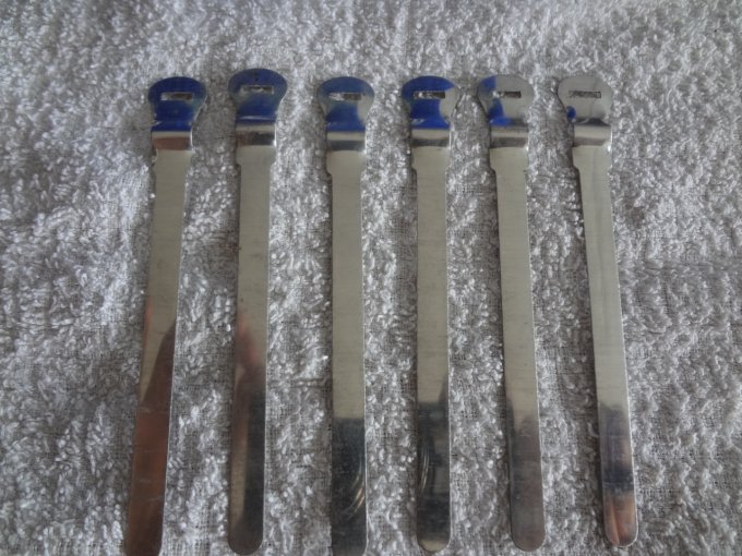  Attache gaine ou fil electrique lots de 4 attaches