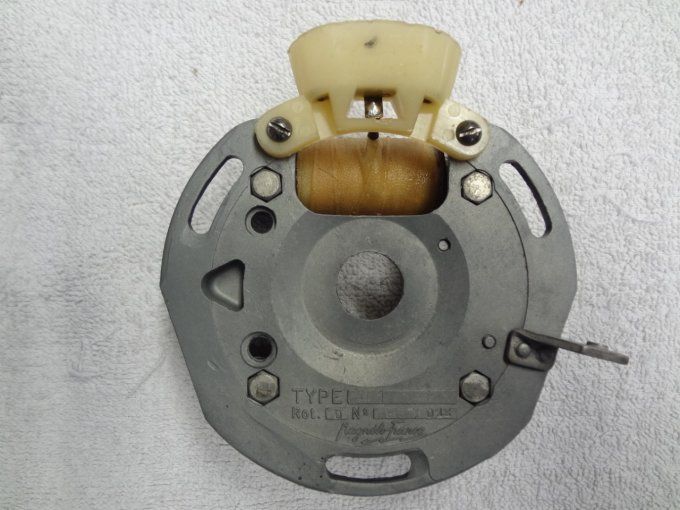 Plateau  Magneto-france type AP 11 refait entierement a neuf.